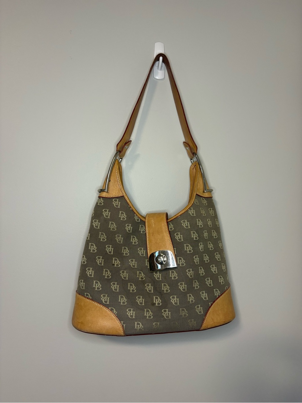 Y2K Dooney & Bourke Classic Signature Hobo Shoulder Bag. Jackie Closure - Picture 15 of 16